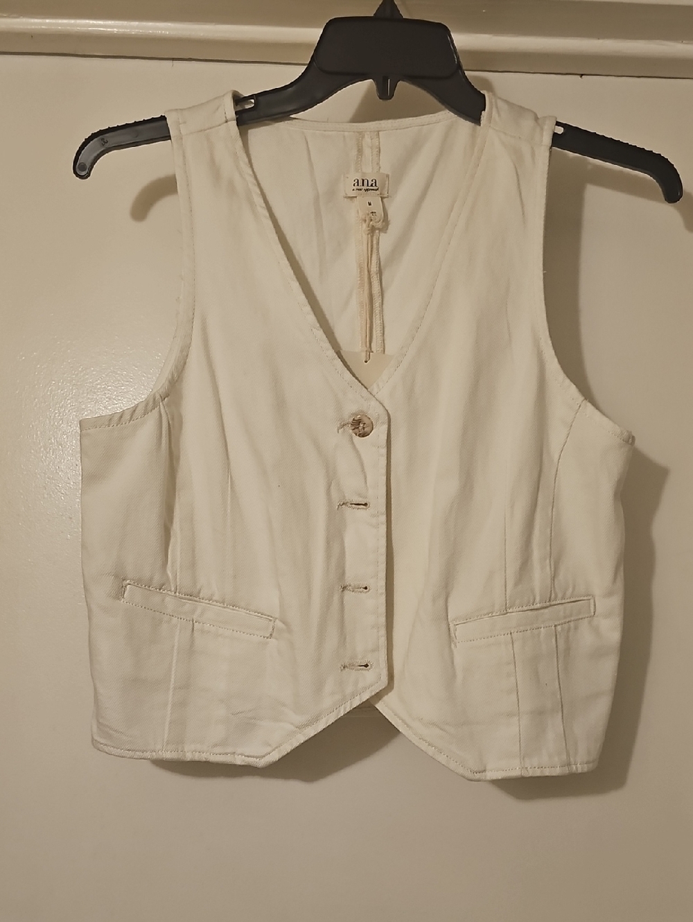 NWT a.n.a Cream V-Neck Lightweight Top Tote 9